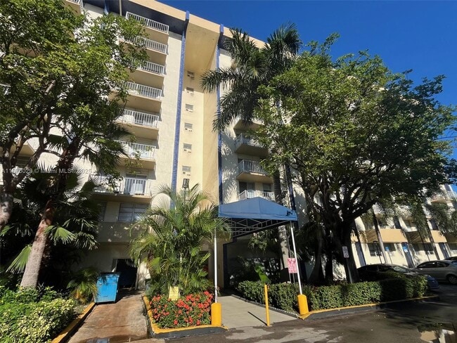 Building Photo - 4550 NW 9th St Unit 707E Rental