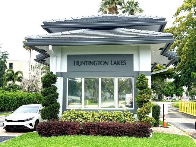 Building Photo - 7076 Huntington Ln Unit 608