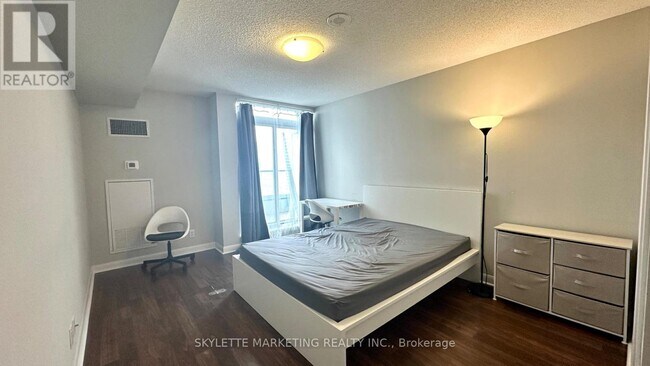 Photo - 25 Town Centre Court Unité LPH3506