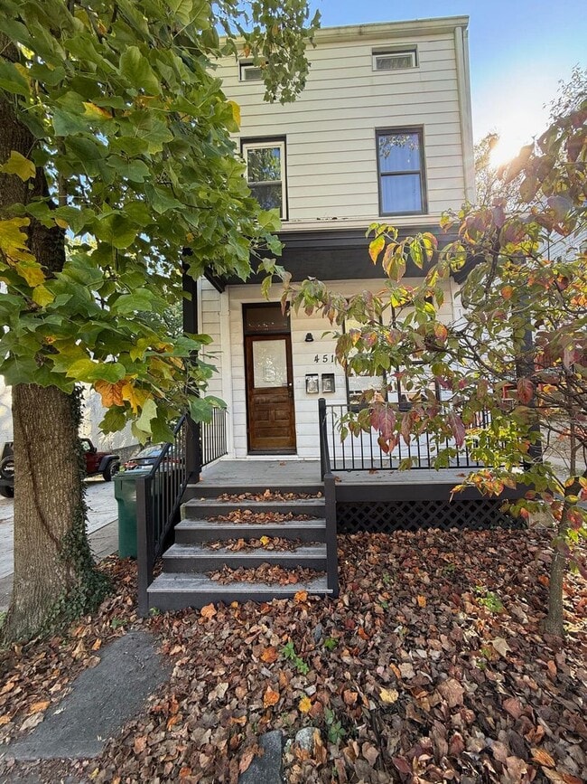 Building Photo - 451 Warner St Unit 2