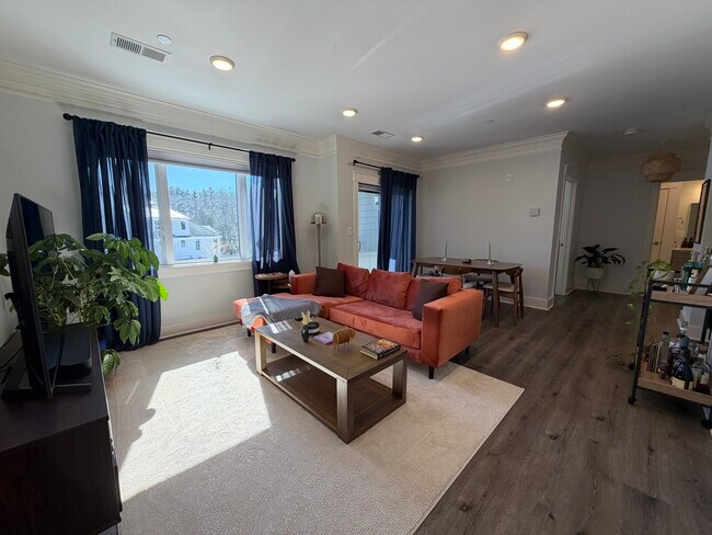 Building Photo - 17 Hennery Wy Unit 17G