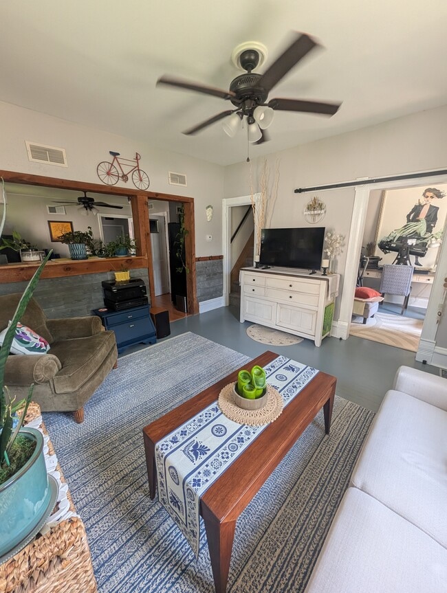 Photo - 2242 Dixon St