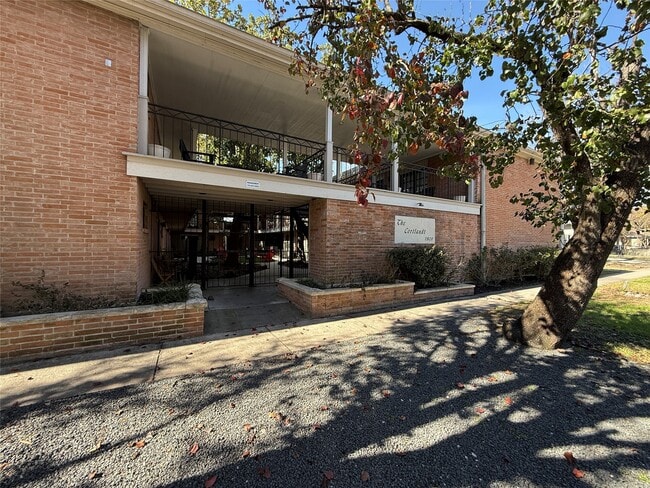 Building Photo - 1801 Cortlandt St Unit 6