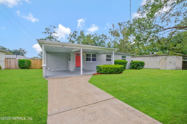 Photo - 6585 Larne Ave