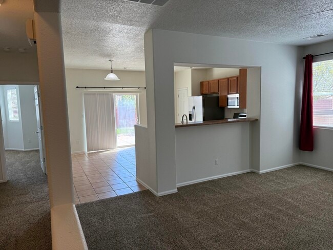 Photo - 405 Loma Linda Loop NE