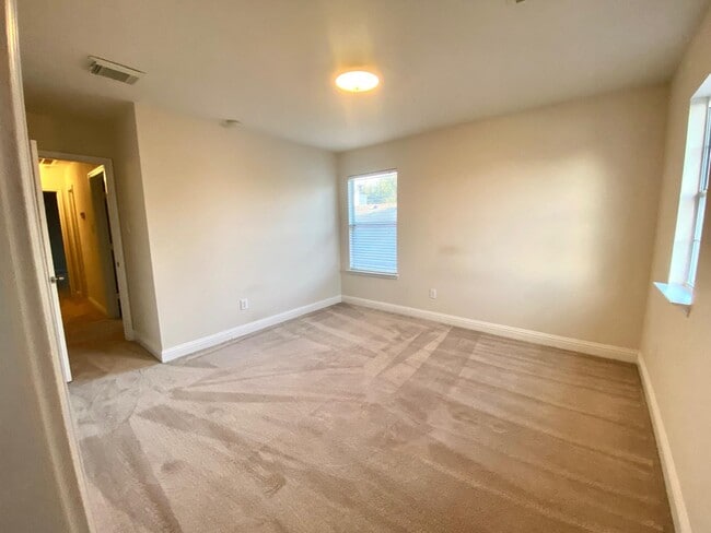 Building Photo - 518 Remington Chase Ct