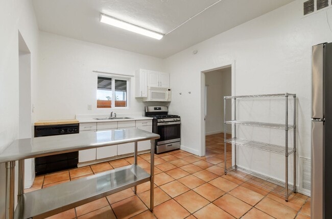 Photo - 1030 N Tucson Blvd