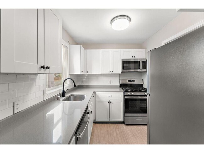 Photo - 1408 Lake St NE