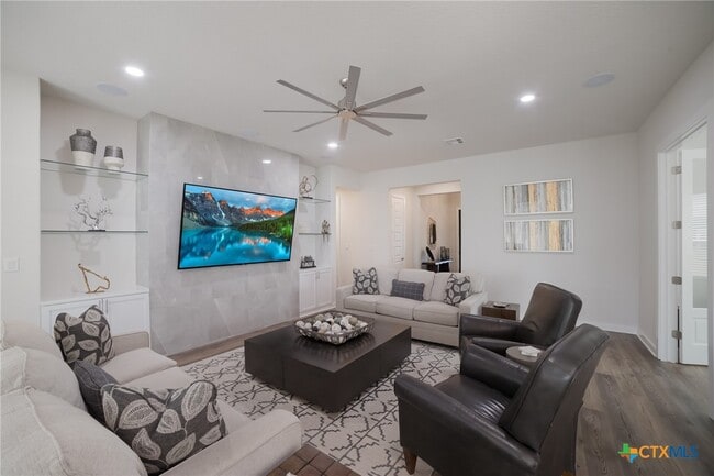 Photo - 2217 Hoja Ave