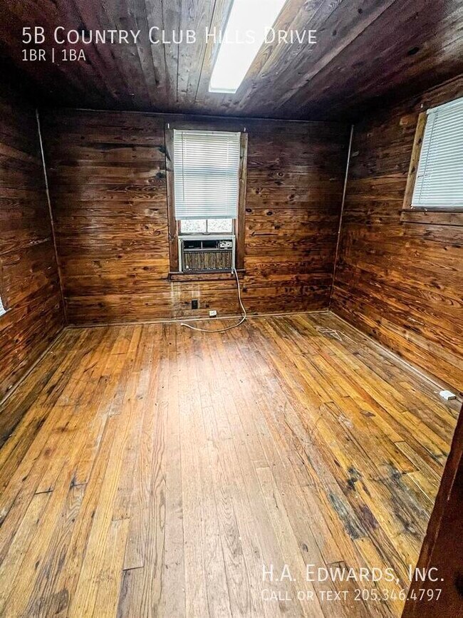 Photo - 5 Country Club Hills