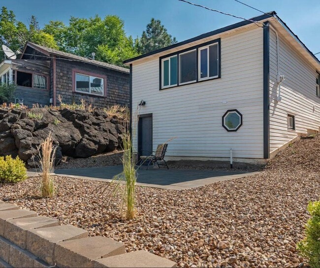 Photo - 266 NW Riverside Blvd