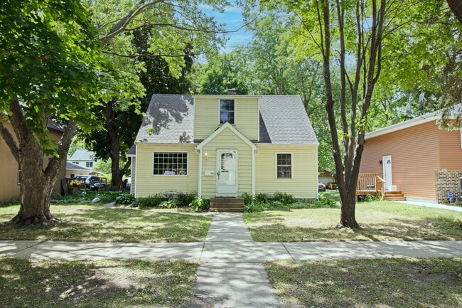 Building Photo - 321 2nd Ave NE Rental