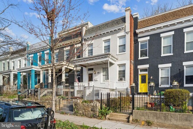 Photo - 621 Kenyon St NW