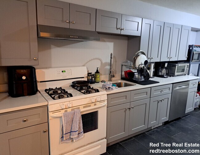 Photo - 24 Lawn St Unit 3