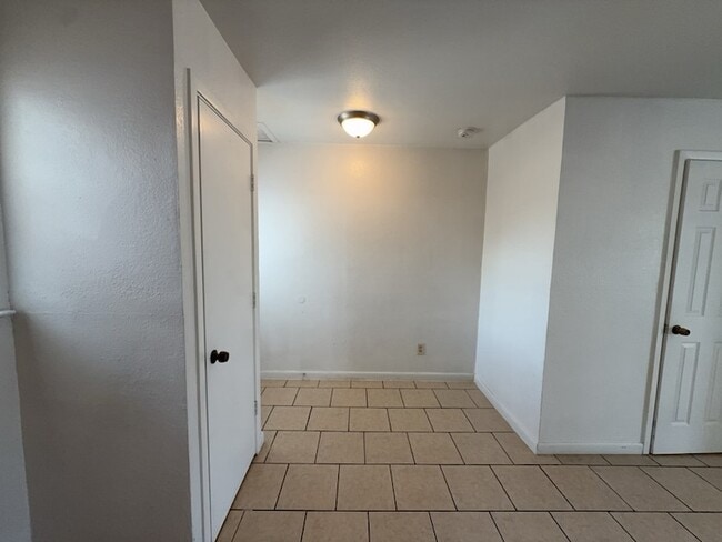 Photo - 807 W Walnut St Unit C4