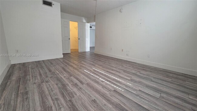 Photo - 5011 Wiles Rd Unidad 203