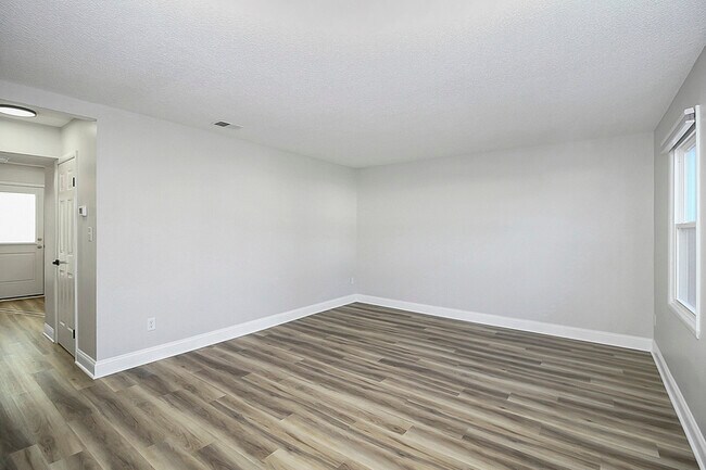 Photo - 1524 Waybridge Ln