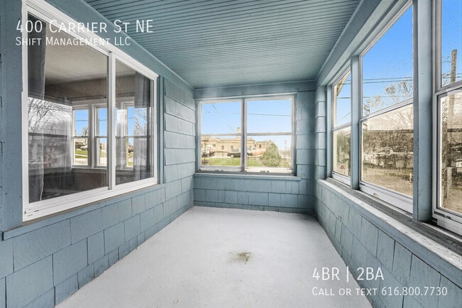 Photo - 400 Carrier St NE