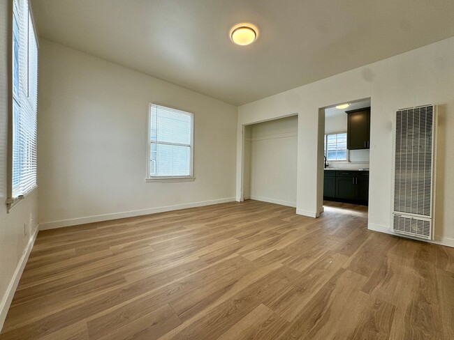 Photo - Newly Renovated 1 Bedroom in West Adams Unidad #2653