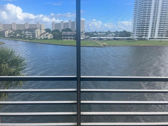 Photo - 20 Yacht Club Dr Unit 405