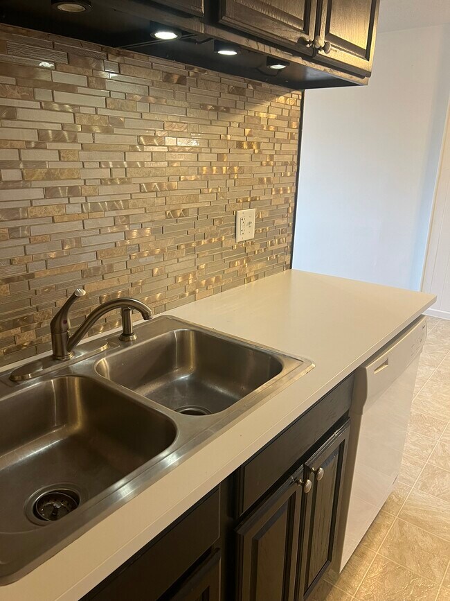 Kitchen - 1033 7th St W Unit 303