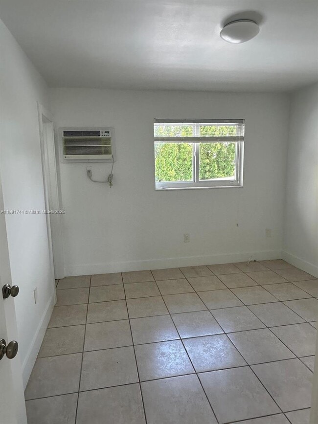 Photo - 1100 SW 36th Ct Unidad 8
