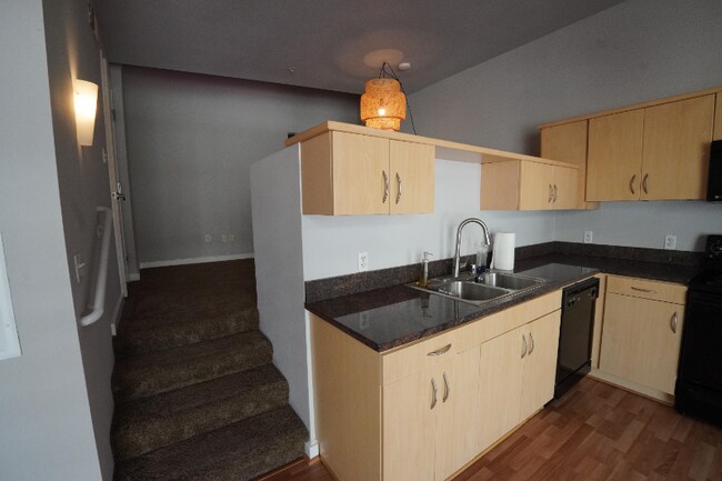 777 Sixth Ave Unit 421