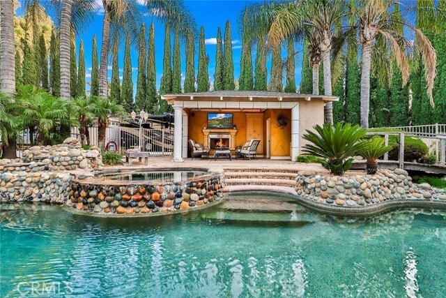 Photo - 56 Humboldt St