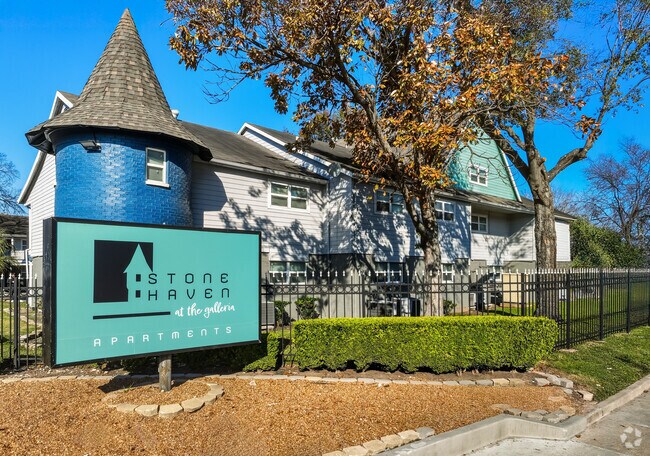 Signage - Stonehaven at the Galleria