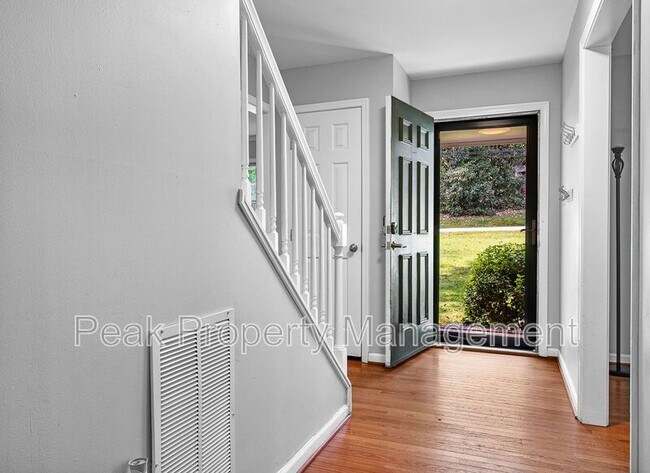 Photo - 2353 Shoreham Dr