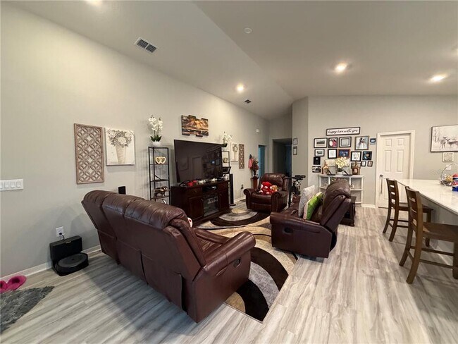 Photo - 1358 Cascade Dr