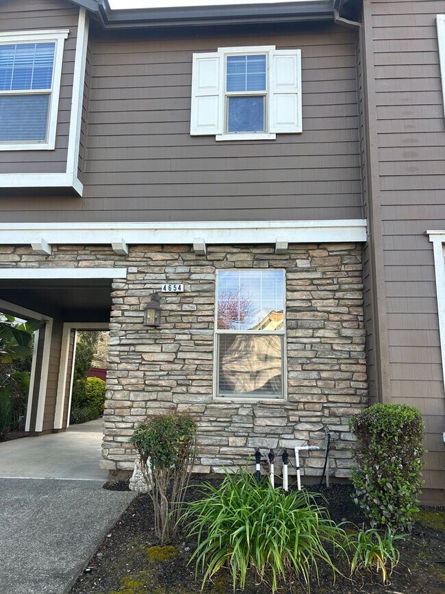 Photo - Great location- Granny unit available now