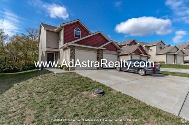 Building Photo - Gorgeous Like New KCMO Townhome-Available ...