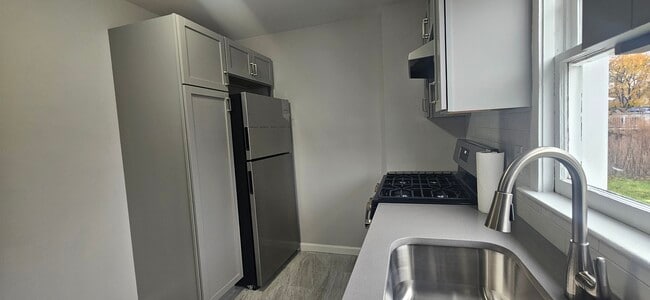 Photo - 665 Milford Point Rd