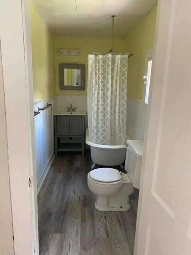 Building Photo - 1601 12th Ave W Unit A