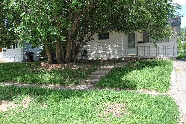 Building Photo - 1421 McArthur Ave