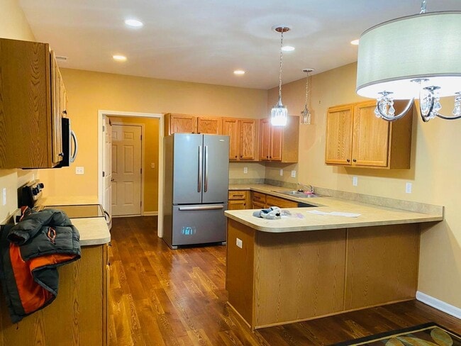 Photo - Nice Sterling Creek condo in Utica school....