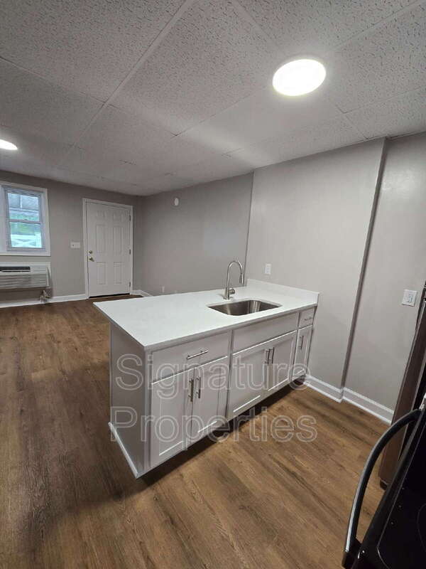 Photo - 773 Long Point Rd Unit 3