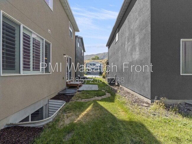 589 W Life Dr