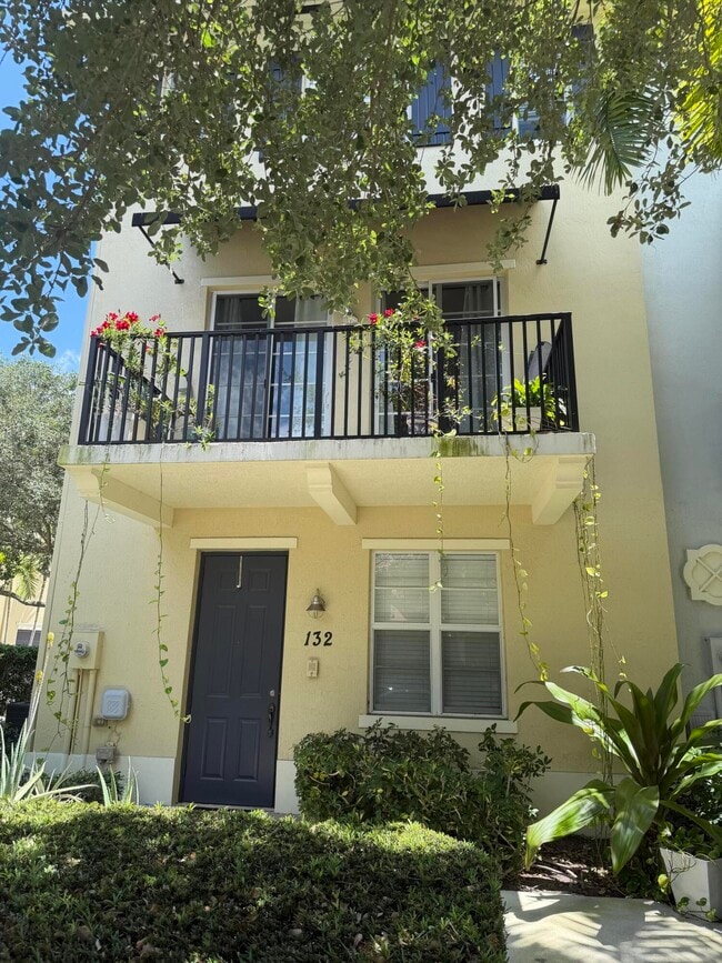 Photo - 132 Greenwich Cir