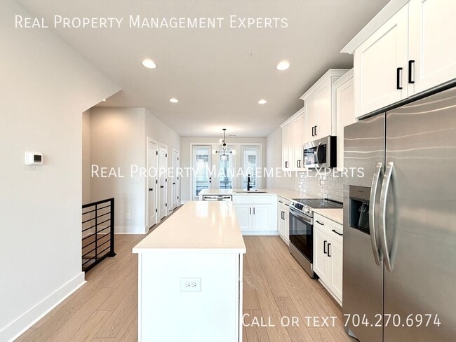 Photo - 2158 N Graham St