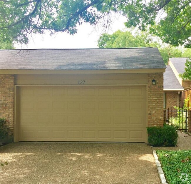 Building Photo - 7211 Lakewood Dr Rental