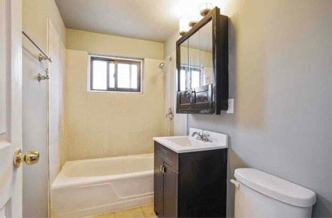 Photo - 2258 E 103rd St