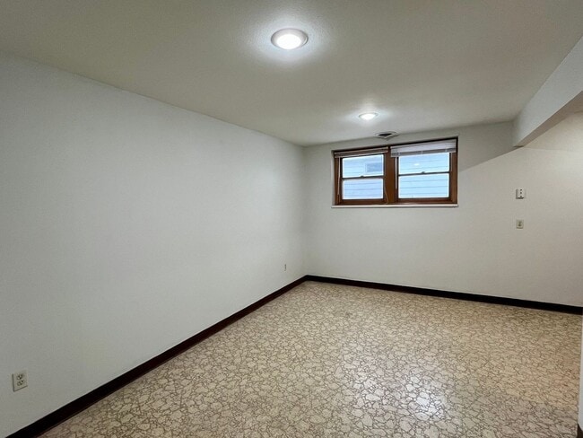 Photo - 811-813 W Adler Rd Unit #811