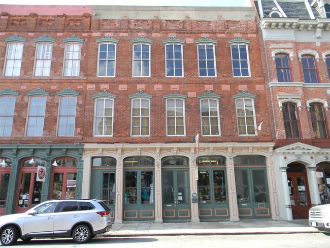 Building Photo - 2315 The Strand Unit 2D