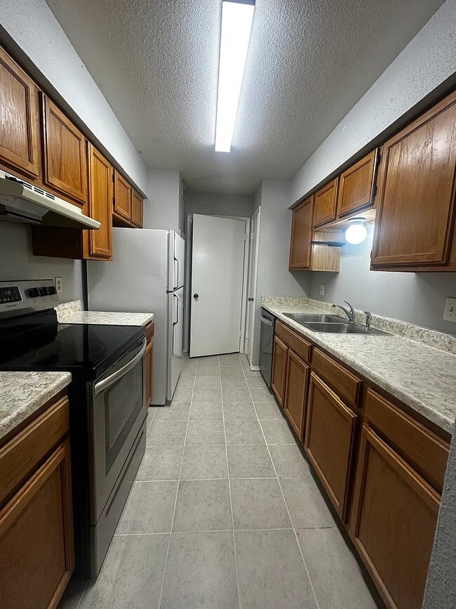 Photo - 9797 Leawood Blvd Unit 1416