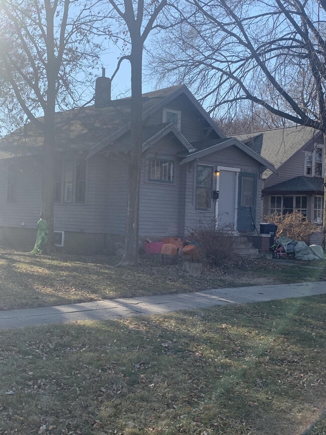 Building Photo - 714 1st Ave SE