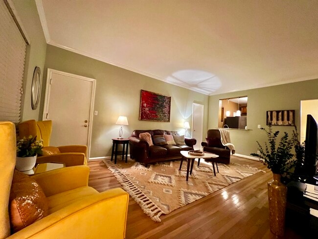 Sala - 430 Lindbergh Dr NE Unidad C4