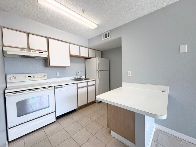 Photo - 1/1 Condo in Villa Del Sol ~ Gated Comm w/ Resort-Style Amenities!