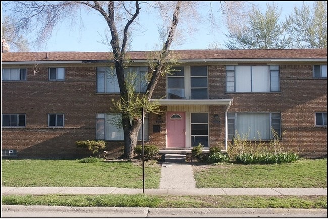 Building - Miller Greens Apartments